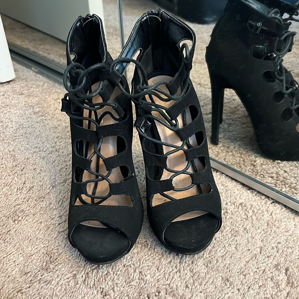 Glaze black strappy heel